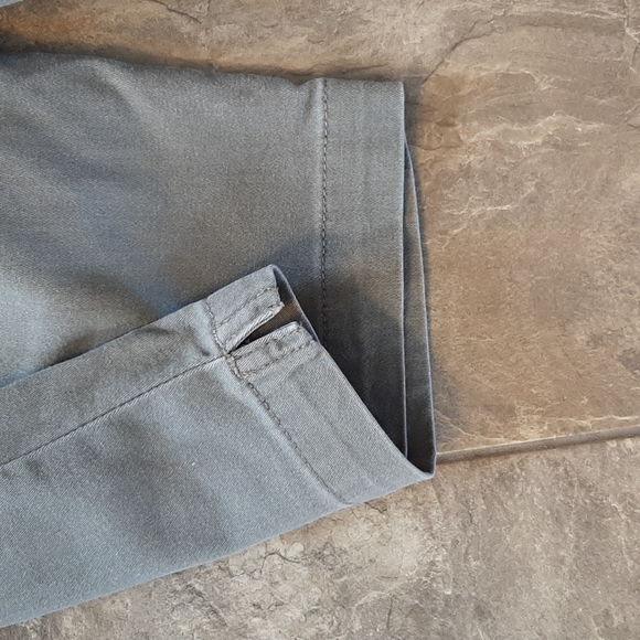 GloriaVanderbilt Green Shorts - Picture 5 of 6